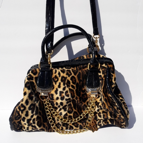 Dereon Handbags - Dereon leopard print purse. Shoulder strap.